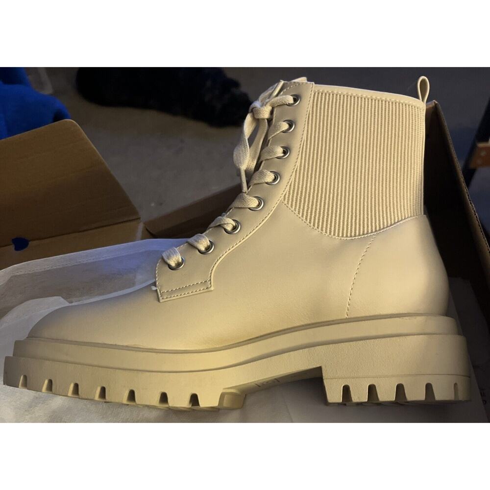 Women's Chunky Heel Combat Boots Beige Shoe Size 7 Lace Up